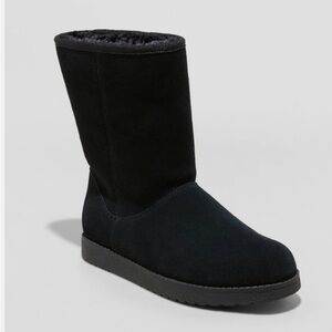 NWT Universal Thread women’s black shearling boots, Size 5